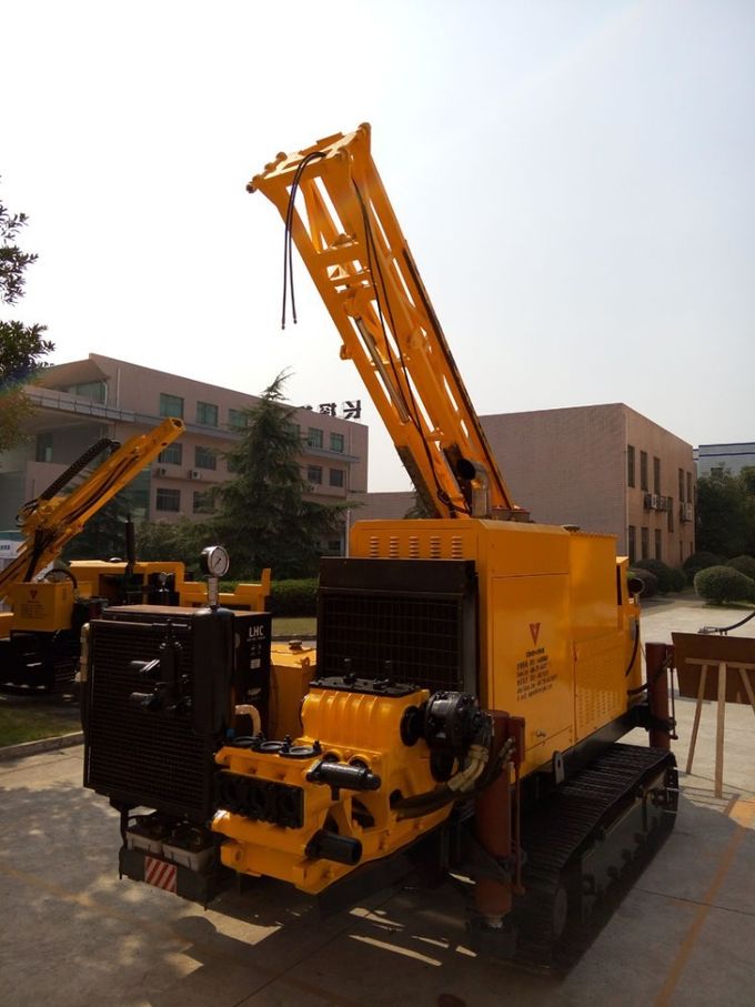 DTH Hydraulic Crawler Drilling Machine For 300m , Rotary Drilling Equipment